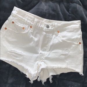 Levi’s 501 high waisted denim shorts🤍